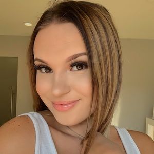 Meet your Posher, Abbie